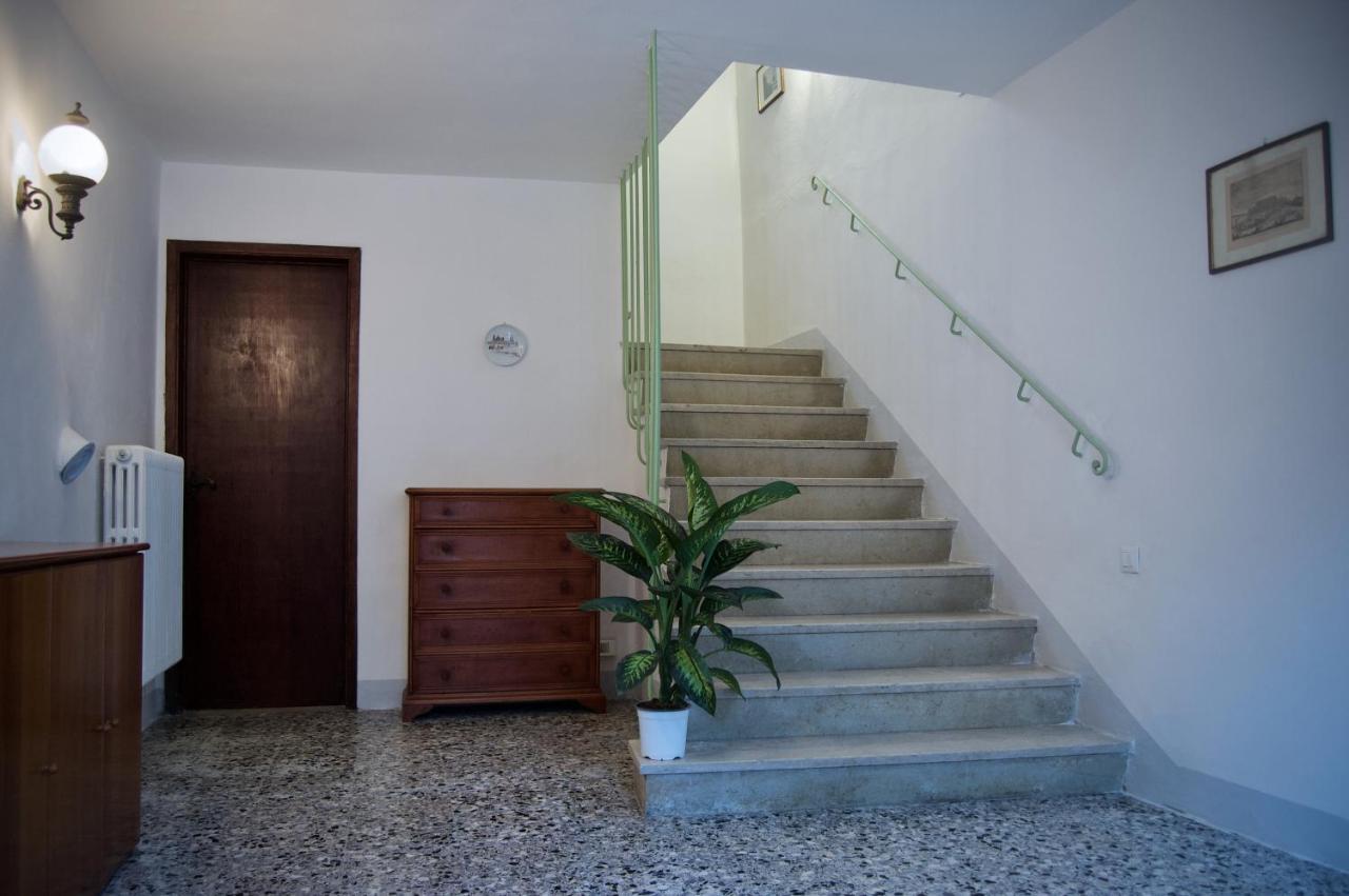 Casa Di Canfreo Lari Luaran gambar