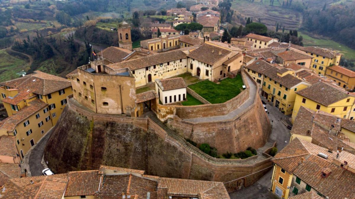 Casa Di Canfreo Lari Luaran gambar